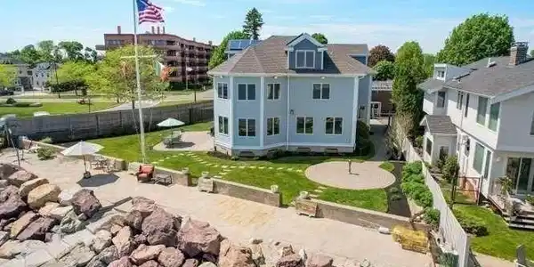 33 Pines Rd