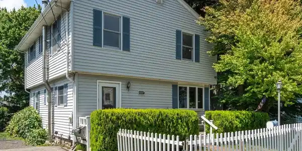 28 Pleasant St