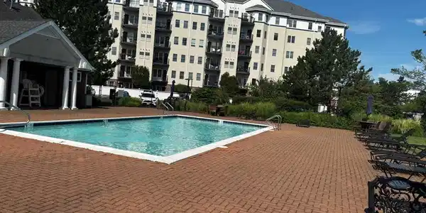 10 Seaport Dr