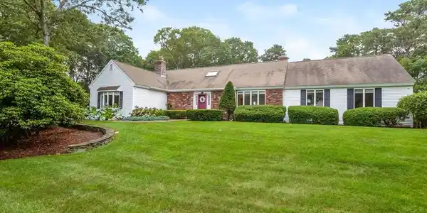 557 Cotuit Bay Dr