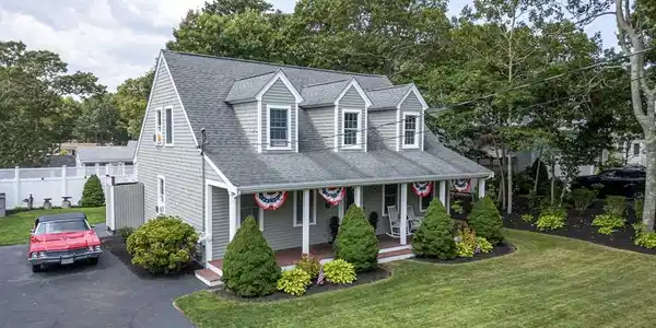 21 Bluff Ave
