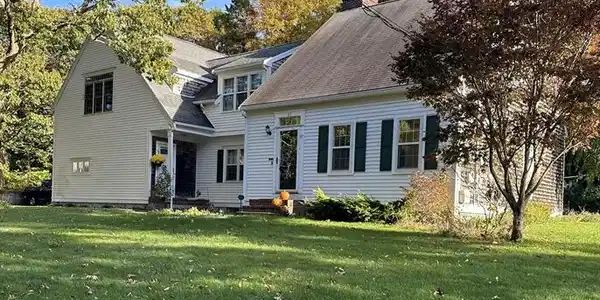 65 Lakewood Dr