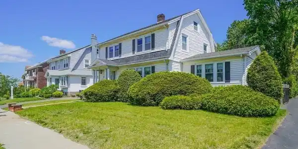 1390 Quincy Shore Dr