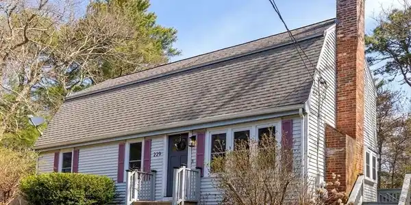 229 Hedges Pond Rd