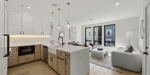 136 W 8th St