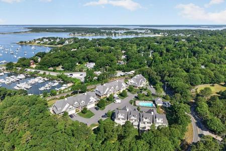 1090 Shore Road