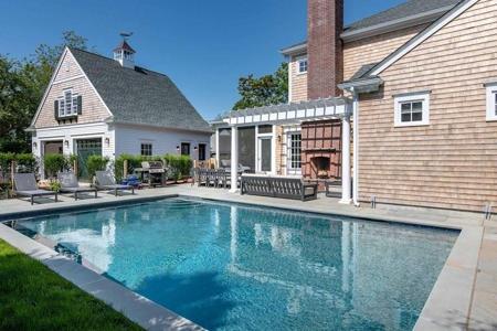 31 W Tisbury Rd