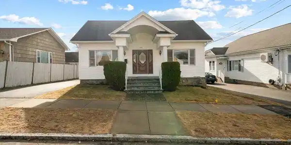 260 Aquidneck