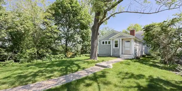 9 Landmark Ln