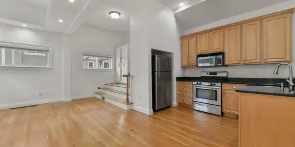 183 L St