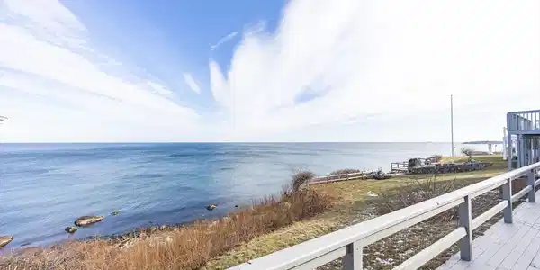 6 John Alden Rd
