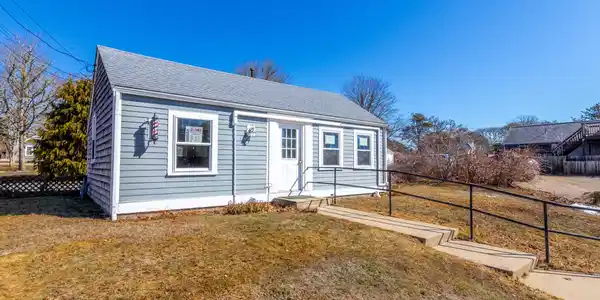 1772 Main St