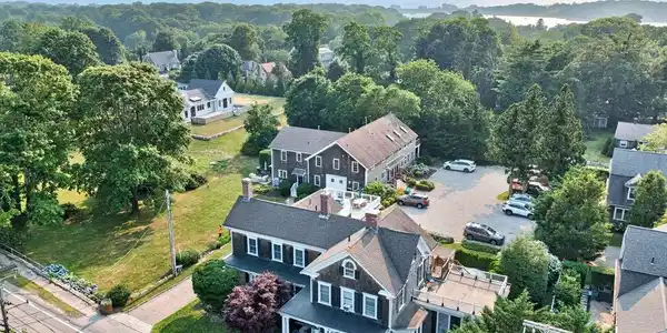 606 W Falmouth Hwy