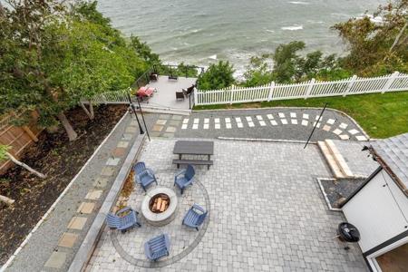 33-35 Seaview Dr