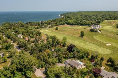 12 Bay Colony Dr