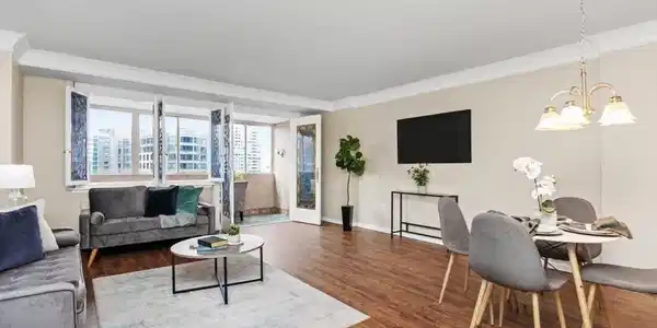 2 Hawthorne Pl