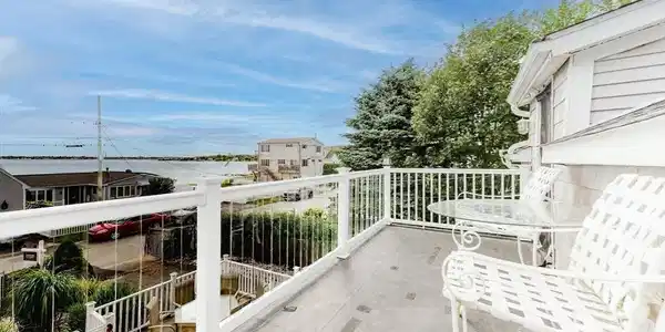 54 Bayview Ave