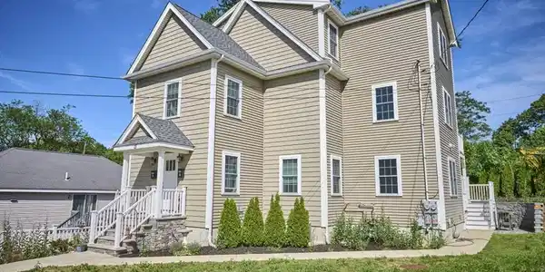 13 Harris St