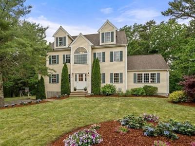 22 Edgewater Dr