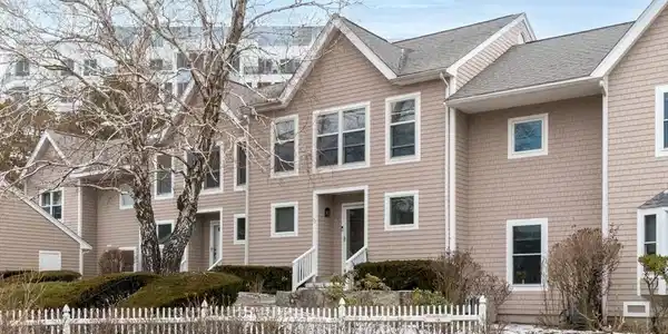 32 Whaler Ln