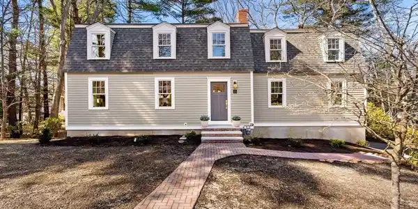11 Woodholm Rd