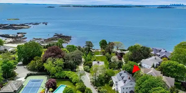 29 Galloupes Point Road