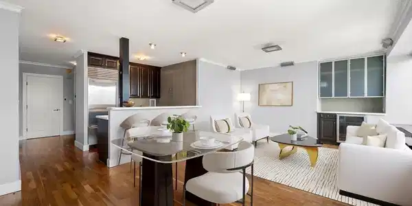 65 E India Row