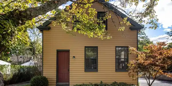 9 Acushnet Rd