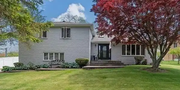 394 Lees River Avenue