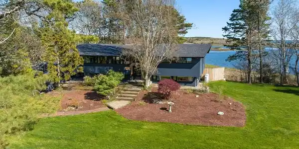 20 Maritime Dr