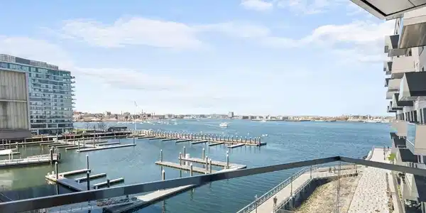 300 Pier 4 Boulevard