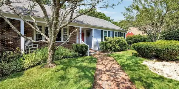 19 Babbling Brook Rd