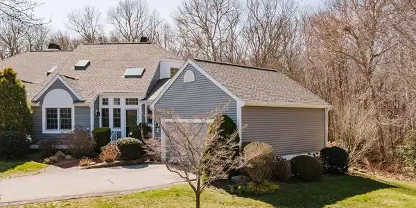 74 Hidden Bay Dr