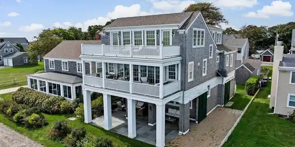 11 Bay Rd