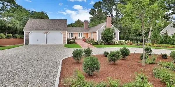 218 Woodland Way