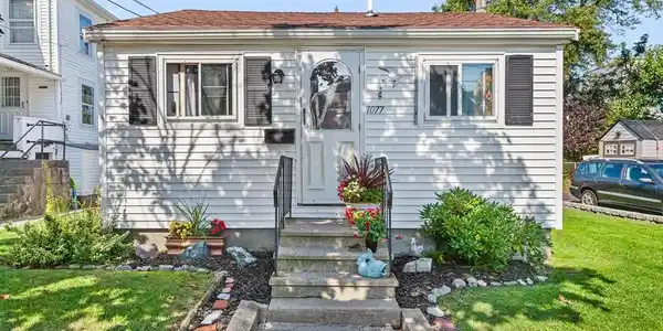 1077 Shirley St