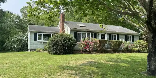 31 Edith Holmes Dr