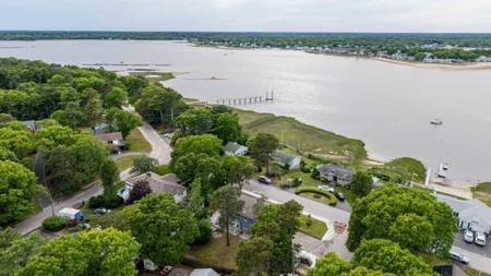 78 Edgewater Dr