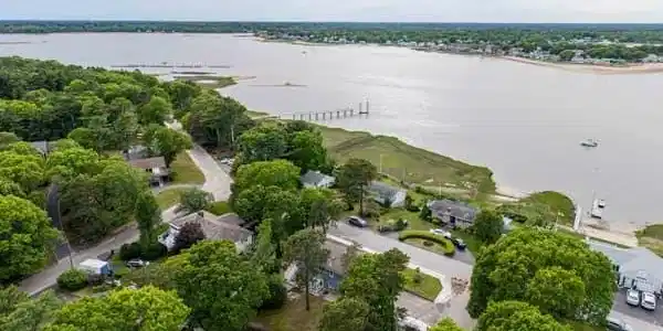 78 Edgewater Dr