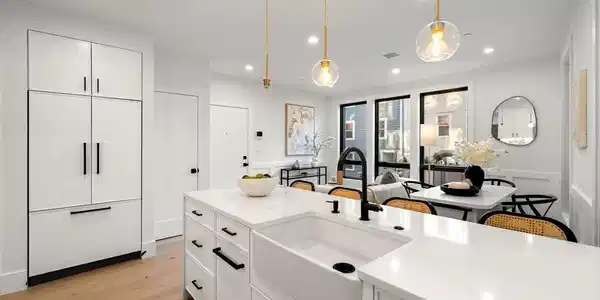 136 W 8th St