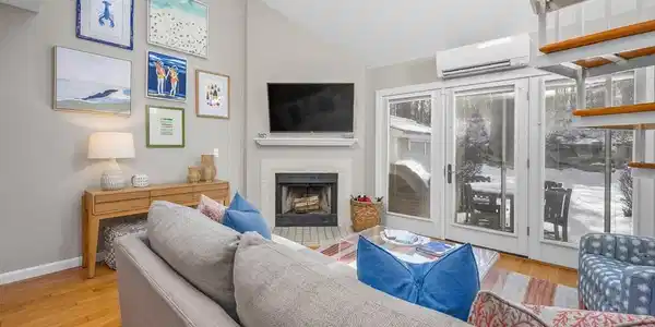 14 Howland Circle