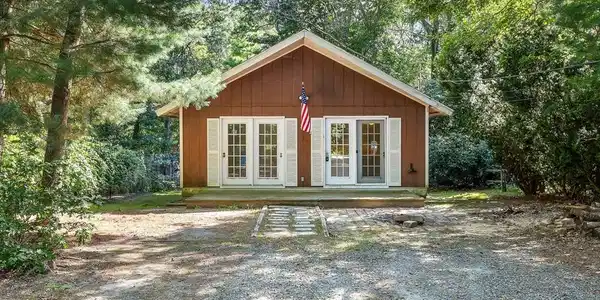 21 Edgewood Dr