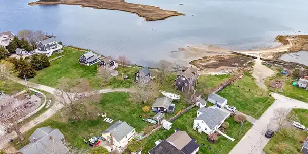 9 Wampanoag Drive