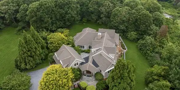 46 Beach Rd