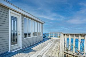 48 Shore Dr