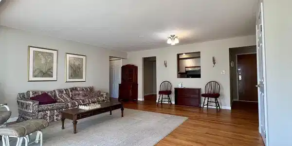 1 Commodore Ct