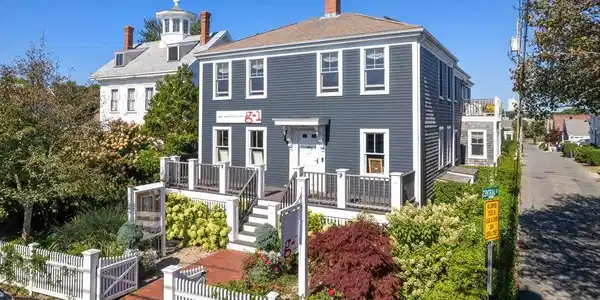 162 Commercial Street