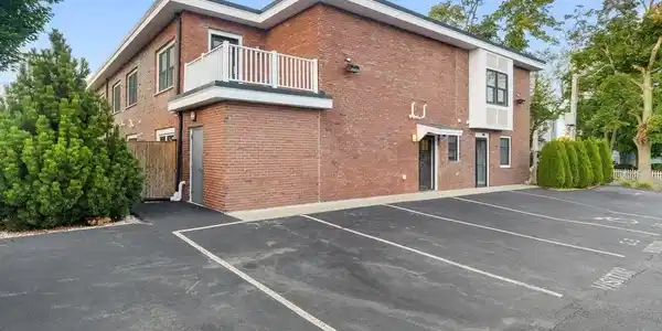 142 Pleasant St