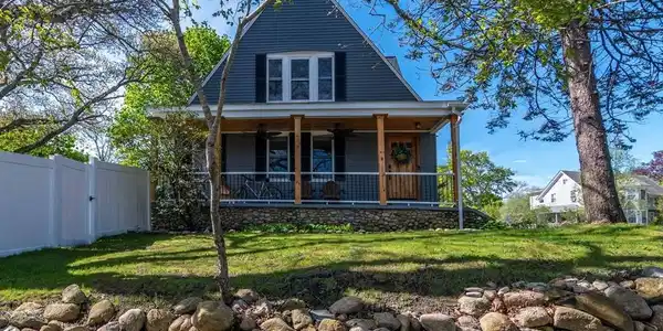 82 Edgartown Vineyard Haven Road