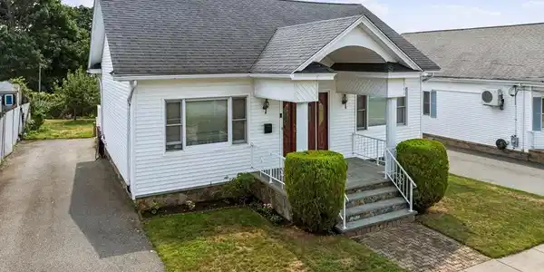 260 Aquidneck St.